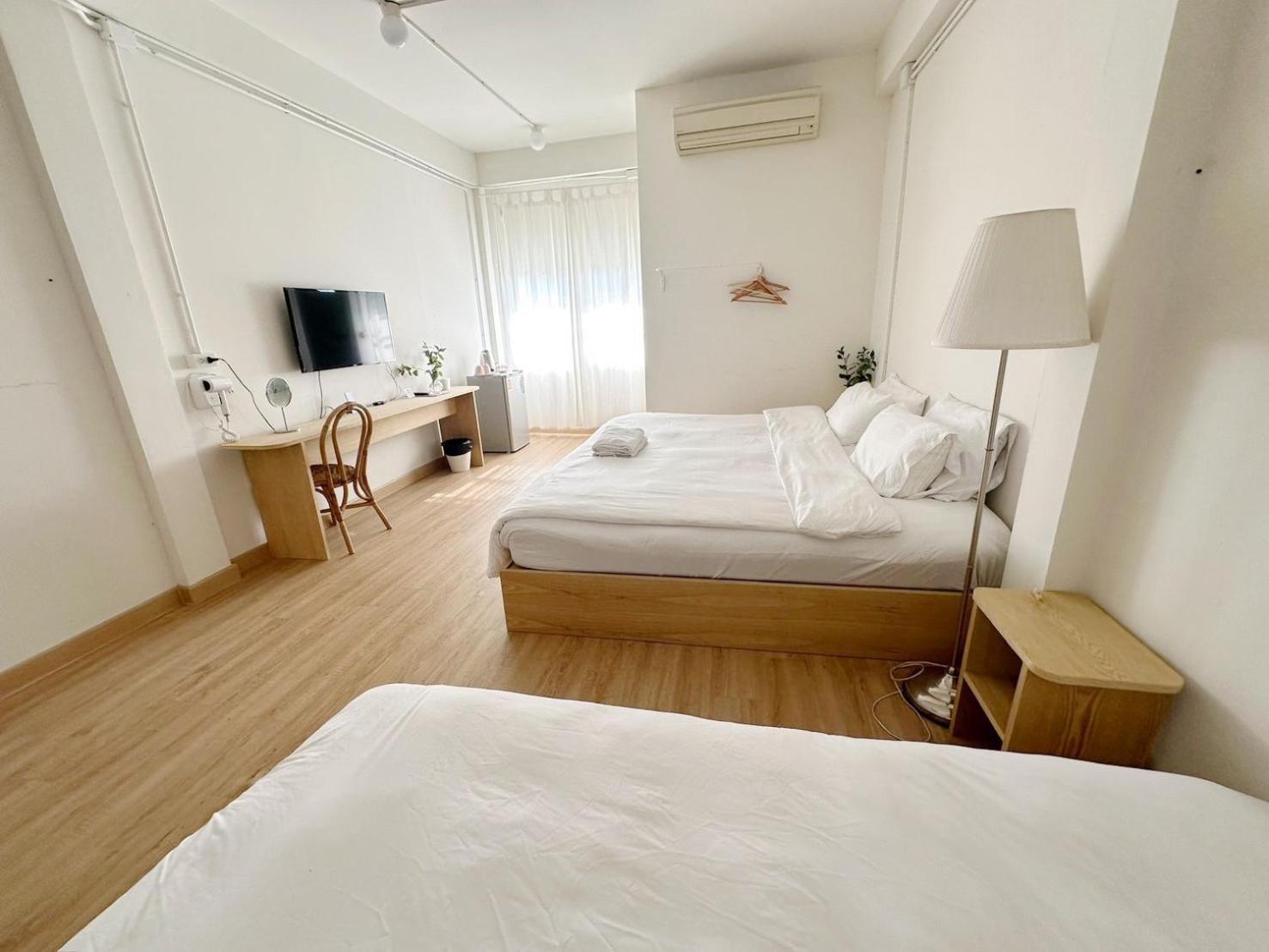 La Moon House Hotel Salaya Exterior photo