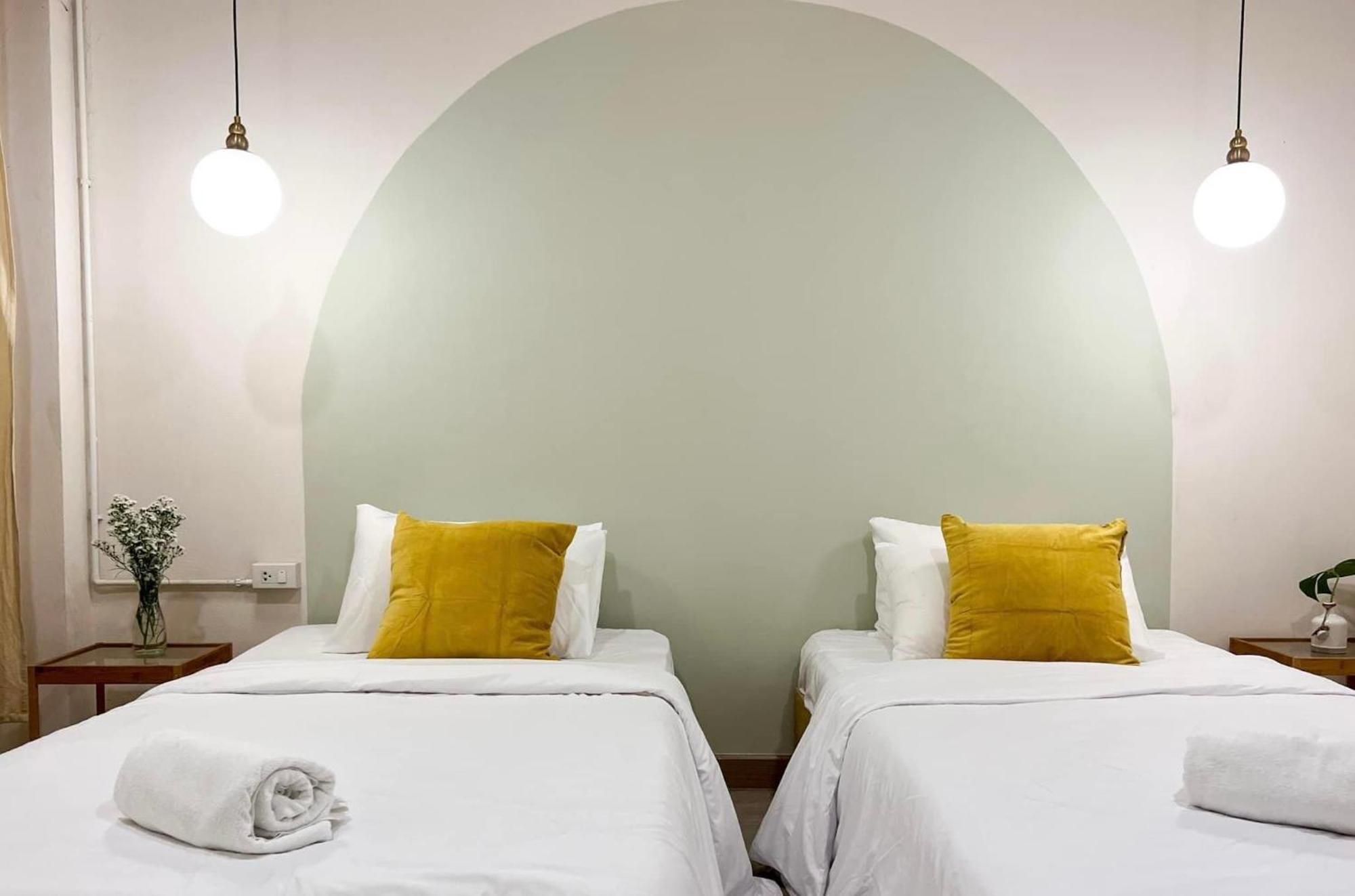 La Moon House Hotel Salaya Exterior photo